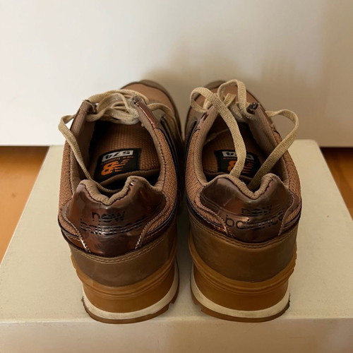 Women's athletic shoes used, size 38, iridescent brown