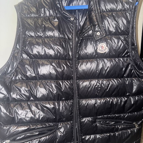 Moncler Gillet like new, black, size L