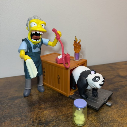 Super 7 Ultimate Moe The Simpsons figure like new with accessories