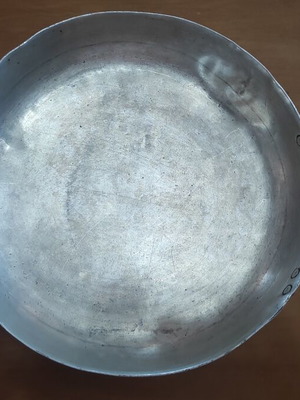 Vintage kitchenware set used, 2 sahani, tray, salad bowl, pot