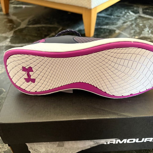 Under Armour women's athletic shoes size 38.5 new, blue and purple