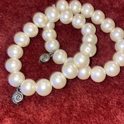 Pearl bracelets like new, white