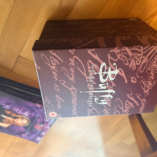 Buffy the Vampire Slayer collector box set DVD like new