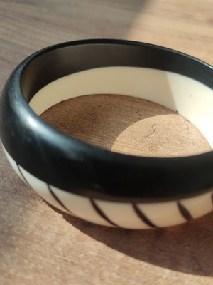 Bsb bracelet like new, black and white, bone-like