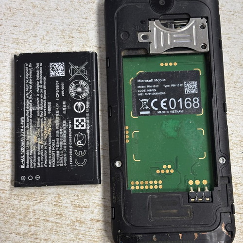 Nokia 225 used phone with cracked screen and missing back cover