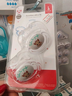 Sophie La Girafe pacifiers 6-18m new