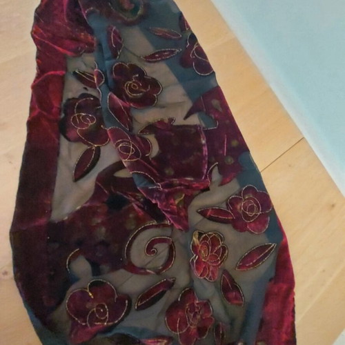 Scarf new, red velvet with thread embroidery