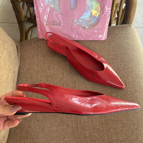 Flat shoes with pointed toe, size 39