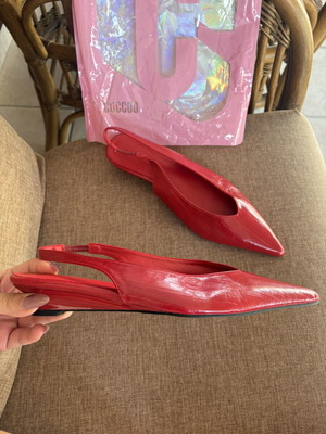 Flat shoes with pointed toe, size 39