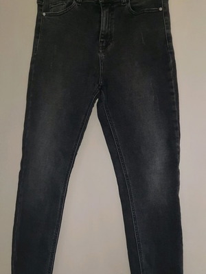 Lynne jeans size 27 with minor defect
