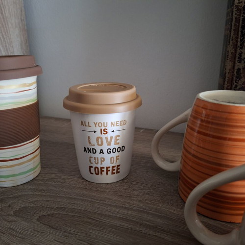 Coffee mugs used, set of 5, excellent condition