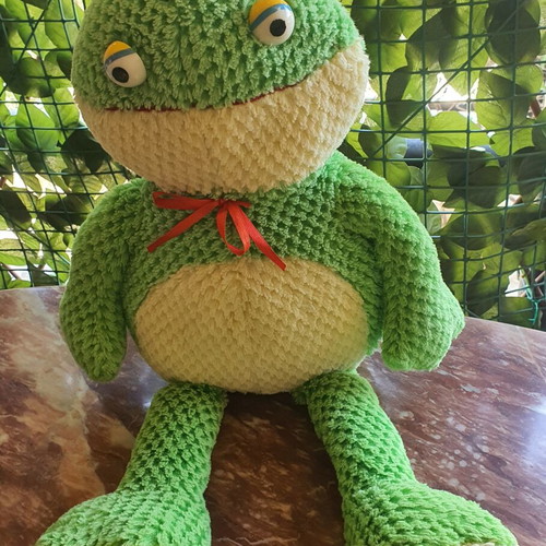 Frog plush toy like new