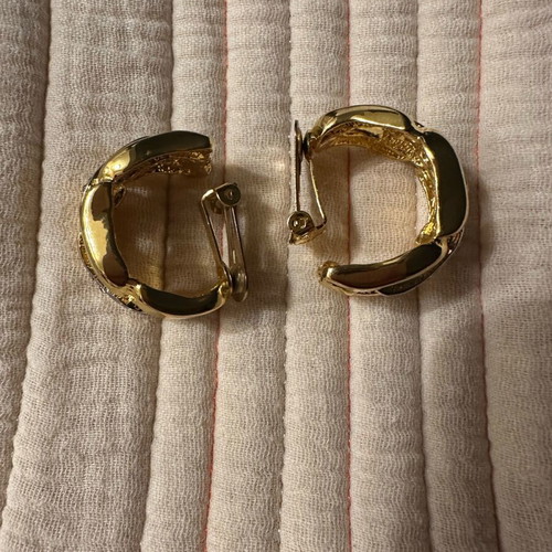 Earrings gold color with rhinestones clip new