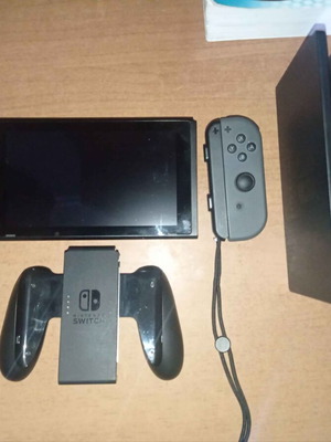 Nintendo Switch κονσόλα μεταχειρισμένη, 32GB χωρητικότητα με φορτιστή και HDMI