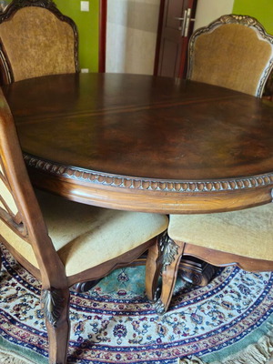 Oval carved dining table made of solid walnut wood like new
