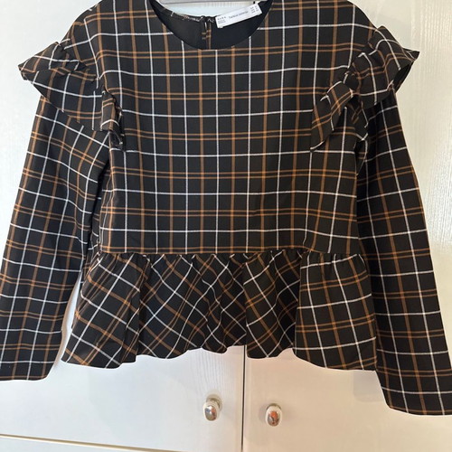Zara blouse size M like new, winter fabric