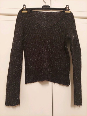 Long-sleeve blouse like new, black with gold details, size S