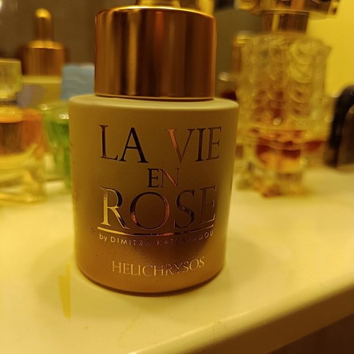 La Vie En Rose face oil sealed