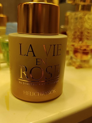 La Vie En Rose face oil sealed