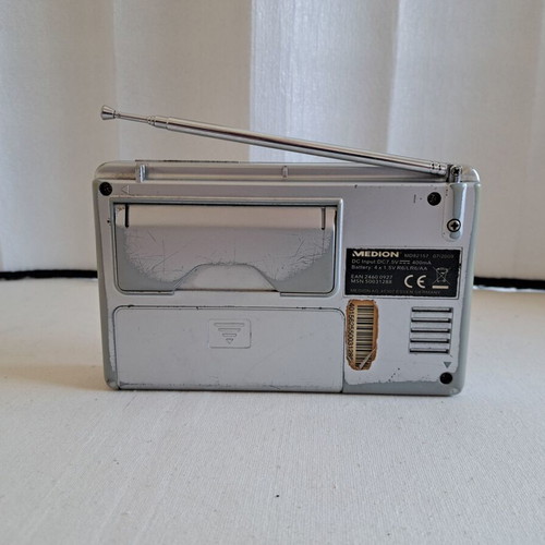 Medion MD 82157 radio used, battery powered with digital tuner and alarm clock