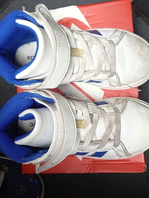 Παιδικά παπούτσια μποτάκια Adidas μεταχειρισμένα, νούμερο 28, άσπρο και μπλε