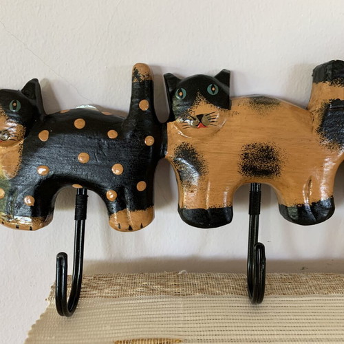 Wooden hanger with four carved cats, handmade, new
