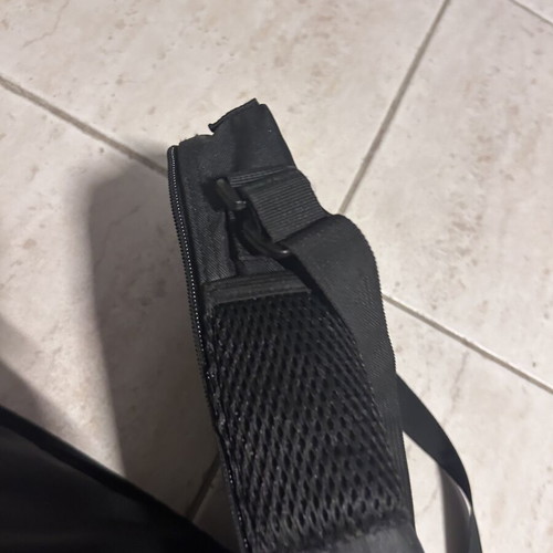 Ronaldo crossbody bag like new with bottle holder and zipper
