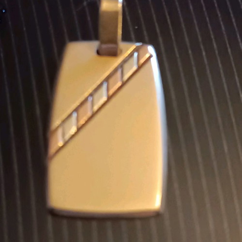 Gold pendant new with three gold colors, 5 grams