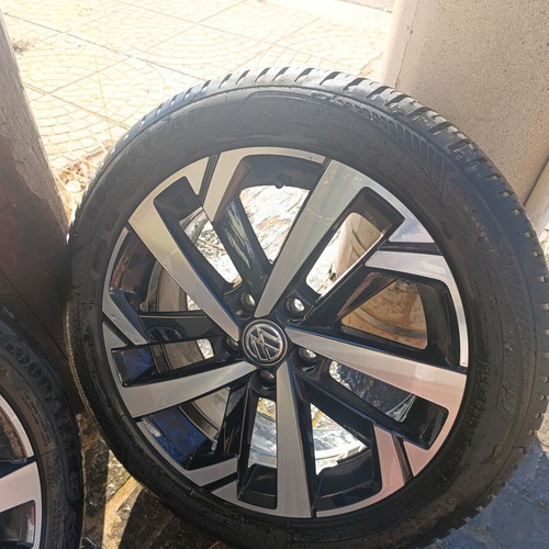 Volkswagen Polo Highline genuine wheel tires like new