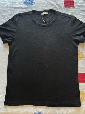 Black Bershka T-shirt like new, short sleeve with textured knit, size M