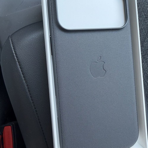 Apple iPhone 17 Pro Max TechWoven MagSafe case like new black
