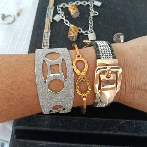 Jewelry set with 2 pairs of earrings, 5 bracelets, 3 rings