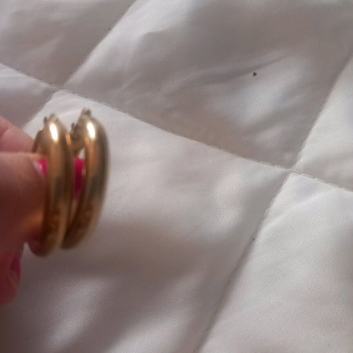 Stainless steel earrings used, gold color hoops