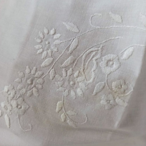 Handmade embroidered white tablecloth with thick crochet lace 200x160 cm like new