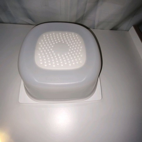 Tupperware Small Cheese Keeper Smart new