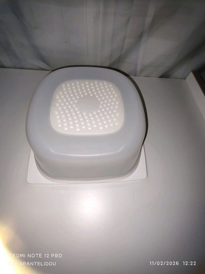 Tupperware Small Cheese Keeper Smart new