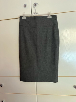 ZARA women's skirt used, gray, straight cut below the knee, size M