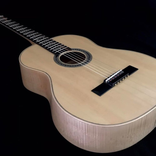 Laiki Guitar new, 65cm scale, AAA wood
