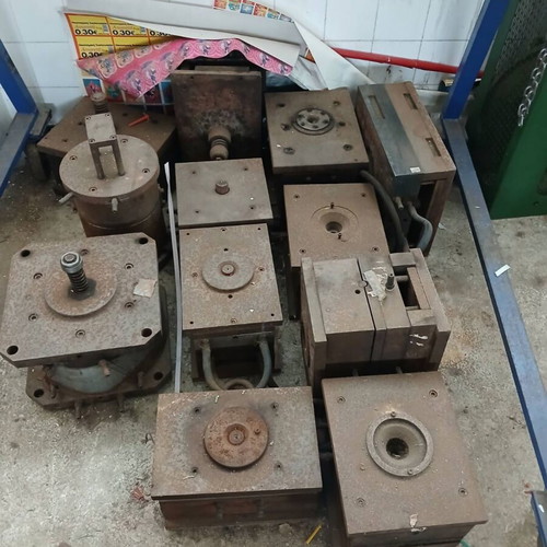 Plastic molds and machines used from plastic workshop