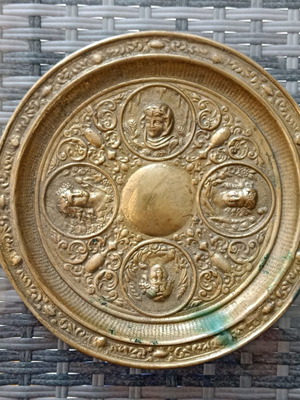 Bronze handmade ashtray used with embossed four seasons 19th century