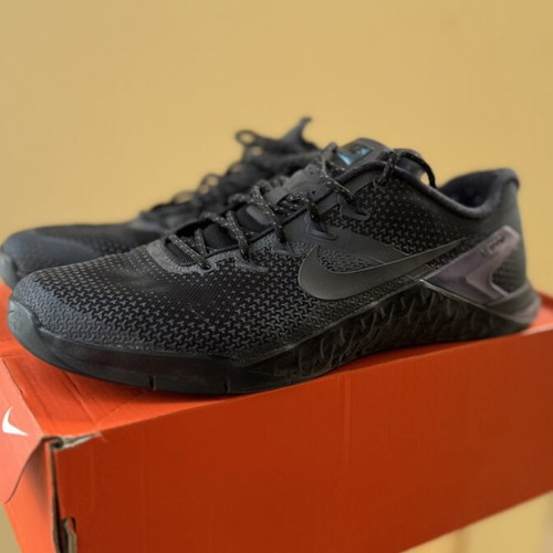 Nike Metcon 4 athletic shoes used, size 45, black