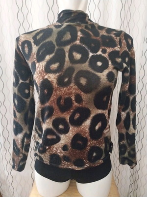 Leopard print shirt used, elastic with high neckline, no S/M