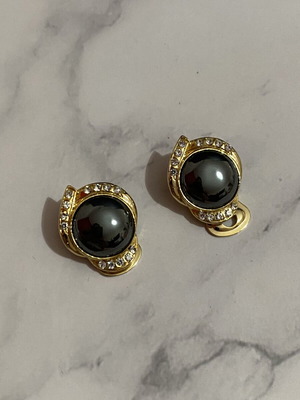 Earrings with clip, black stone and strass, like new