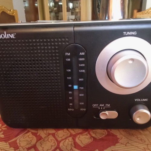 Audioline TR-412 portable radio like new, AC and battery powered