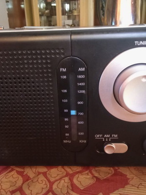 Audioline TR-412 portable radio like new, AC and battery powered