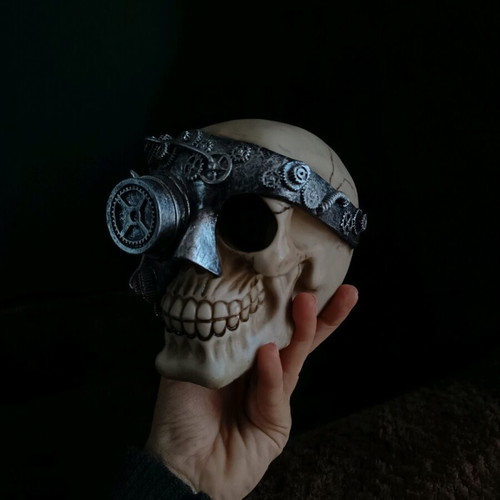 Steampunk skull decoration like new