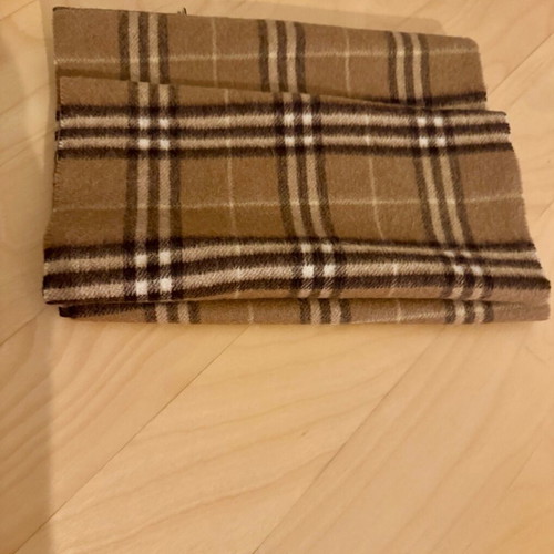 Galléries Lafayette 100% wool scarf like new, beige