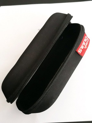 Θήκη γυαλιών Swing μαύρη με φερμουάρ σαν καινούργια