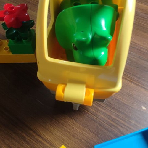 Lego Duplo Dinosaurs with Car and Trailer, like new, 30 pieces