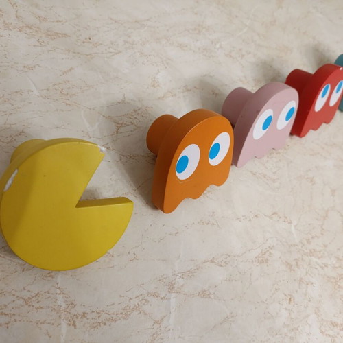 Pac-Man hanger used with ghost design